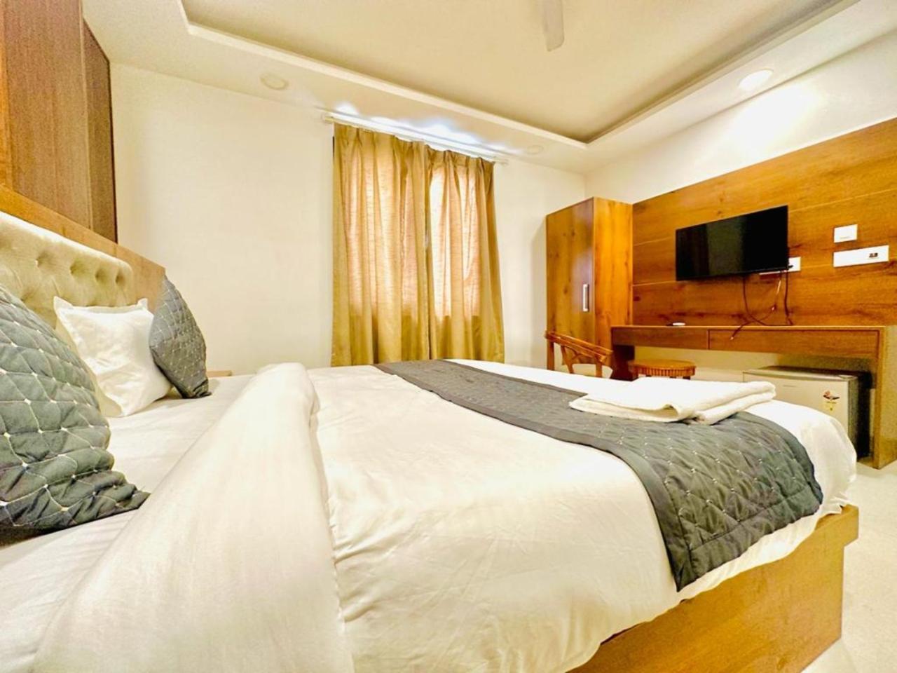 Hotel Qubic Near Igi Delhi Airport Nuova Delhi Esterno foto