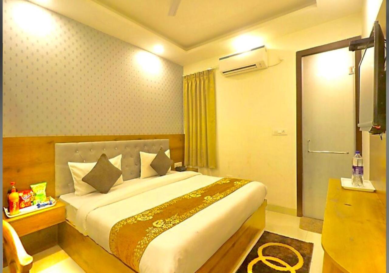 Hotel Qubic Near Igi Delhi Airport Nuova Delhi Esterno foto