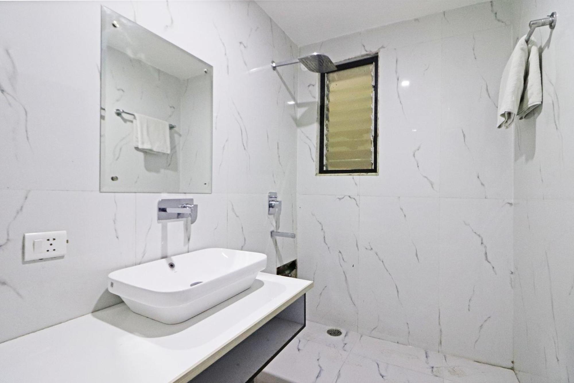Hotel Qubic Near Igi Delhi Airport Nuova Delhi Esterno foto