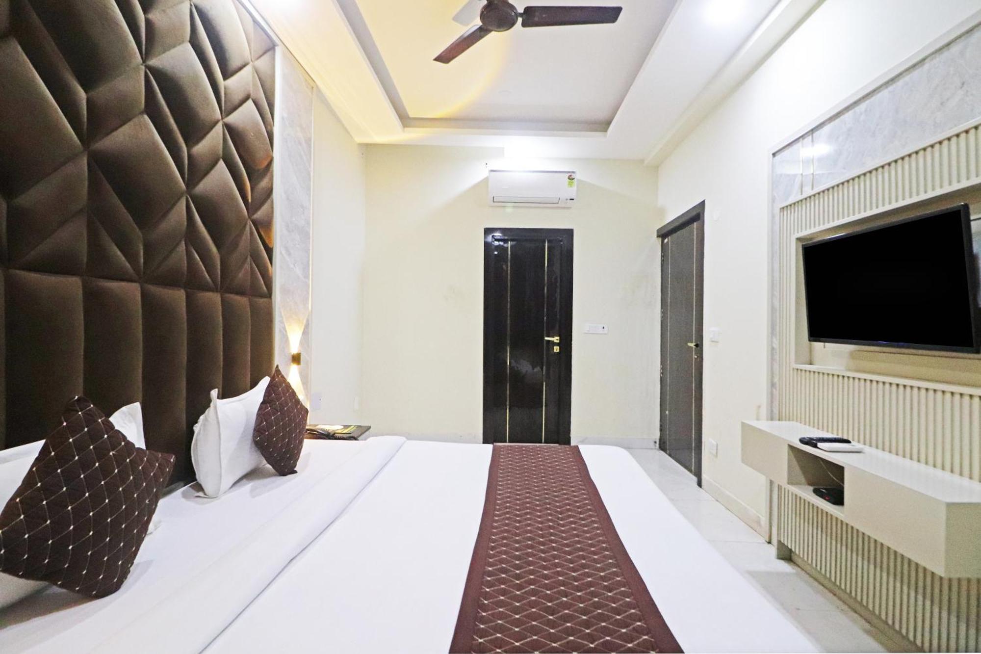 Hotel Qubic Near Igi Delhi Airport Nuova Delhi Esterno foto