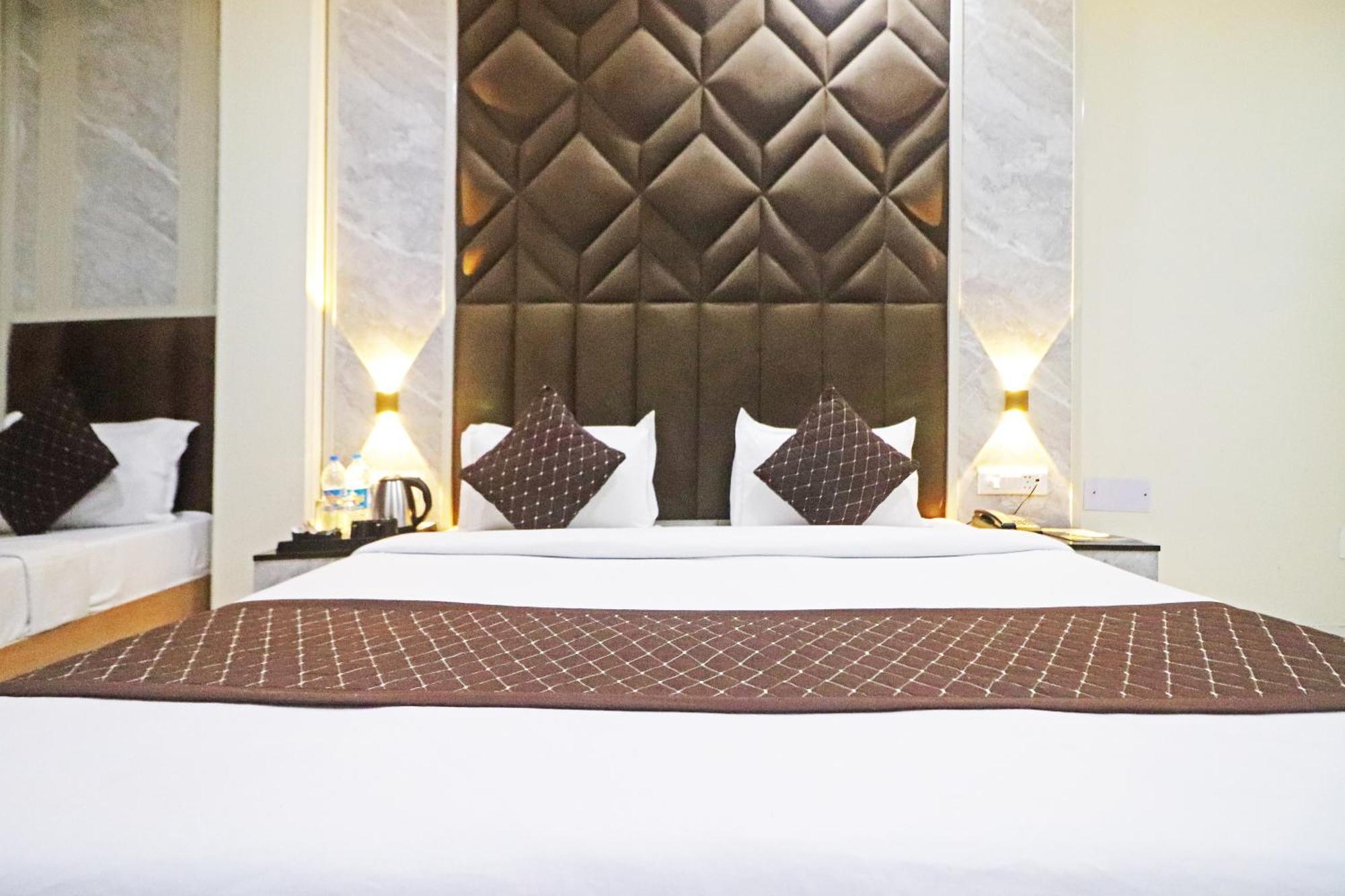 Hotel Qubic Near Igi Delhi Airport Nuova Delhi Esterno foto