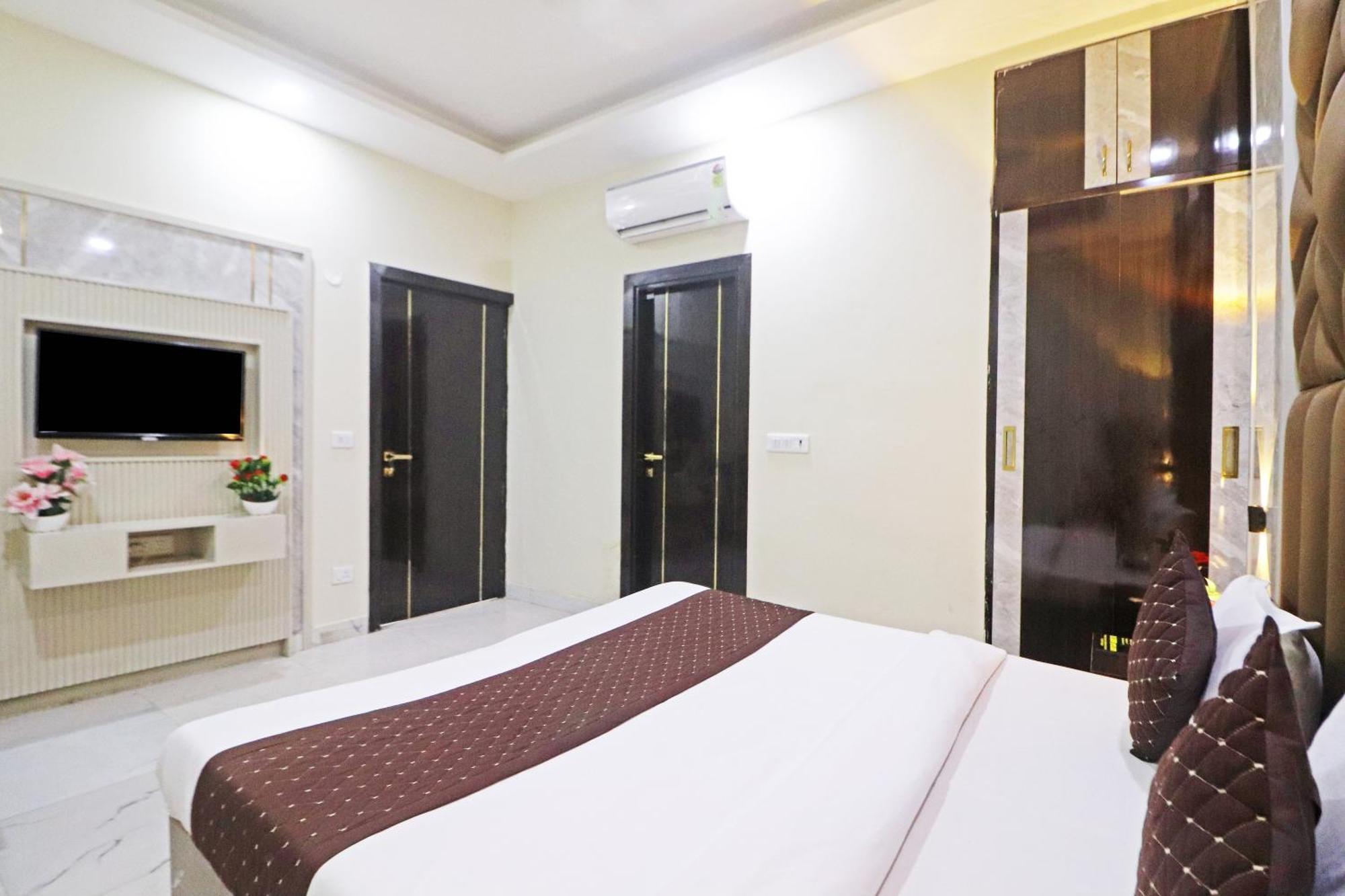 Hotel Qubic Near Igi Delhi Airport Nuova Delhi Esterno foto